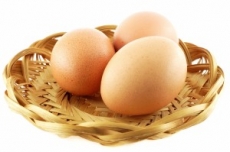 Cách điều trị mụn từ trứng gà đơn giản tại nhà